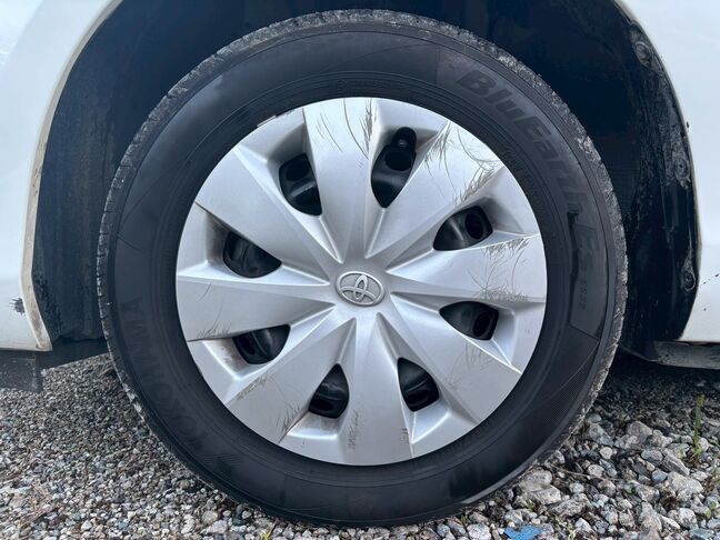 確かな足回り！しっかりとしたタイヤを装着しています。【アクア】